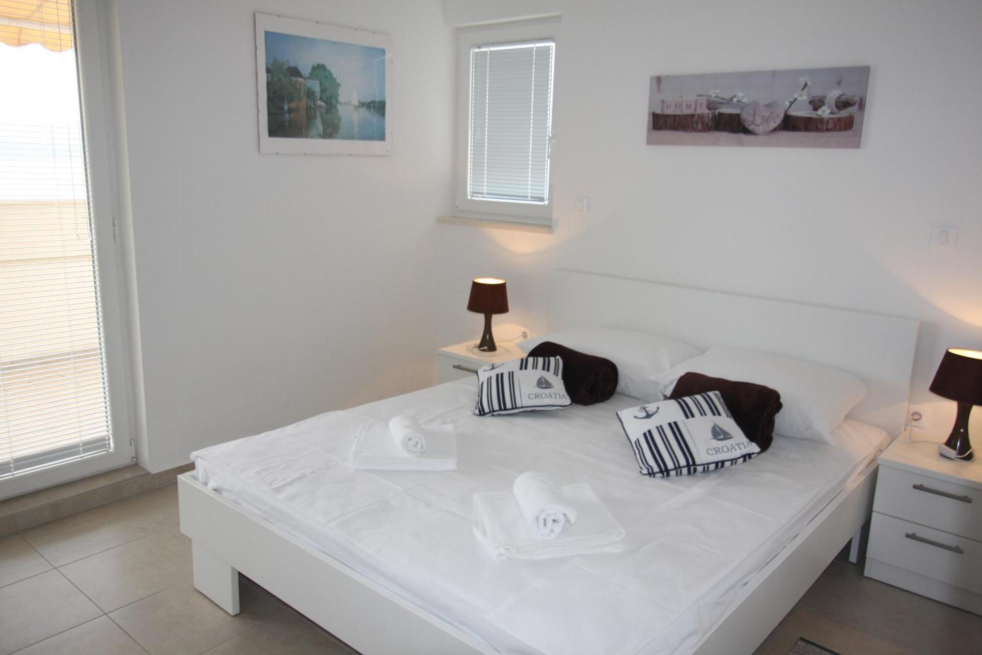 Mimice Bay Apartments Exterior photo